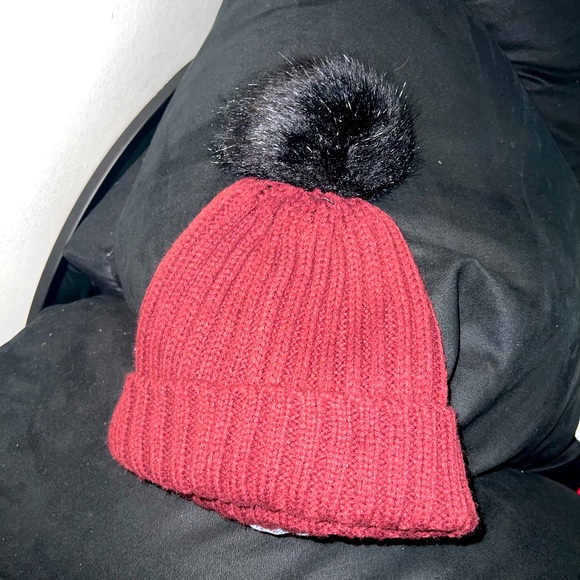 NWOT Calvin Klein Pom Pom Hat - Picture 4 of 4